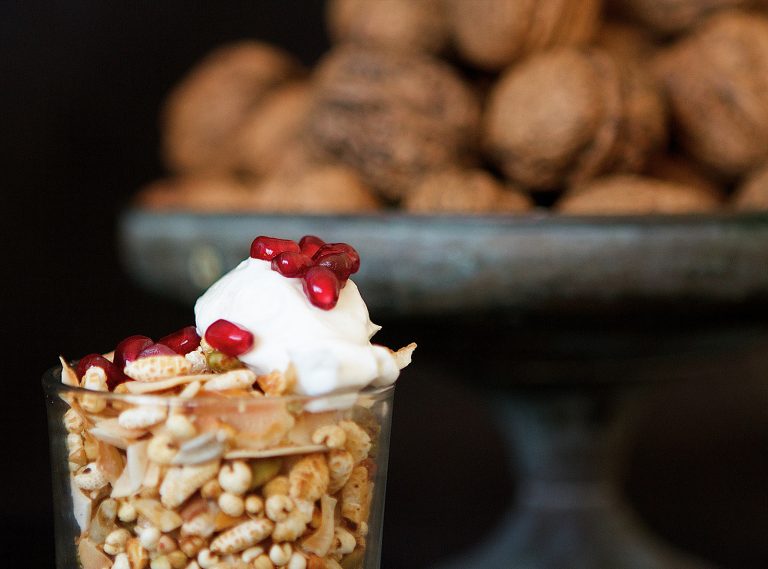 Make the perfect granola for breakfast.